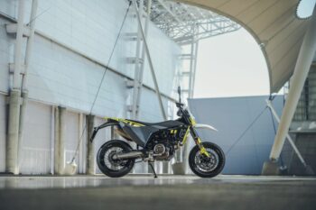 120933_701 Supermoto 2023